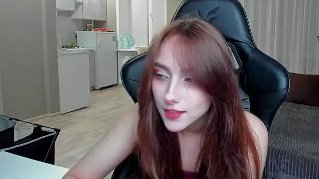 Snapshot of SilverDream chatting on 09-19-25, 09:30 SilverDream online show from 09-19-25, 09:30