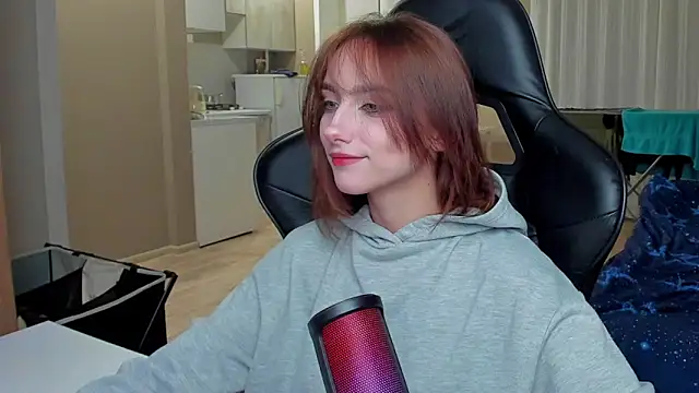 Snapshot of SilverDream chatting on 10-02-25, 10:02 SilverDream online show from 10-02-25, 10:02