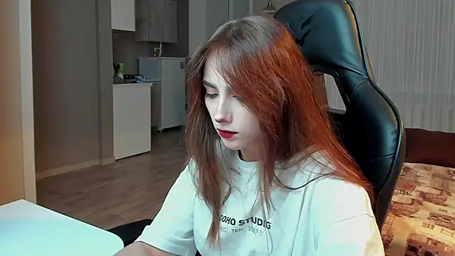 Snapshot of SilverDream chatting on 02-11-25, 01:41 SilverDream online show from 02-11-25, 01:41