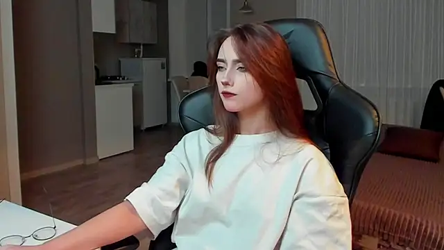 Snapshot of SilverDream chatting on 02-13-25, 09:17 SilverDream online show from 02-13-25, 09:17