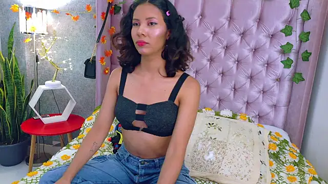 Akane Uwu online show from 11-16-25, 07:07