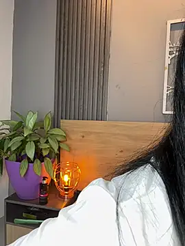 Valery Evaans online show from 05-15-26, 03:37