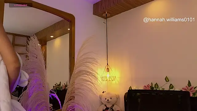 Hannah williams1 online show from 11-06-25, 09:41