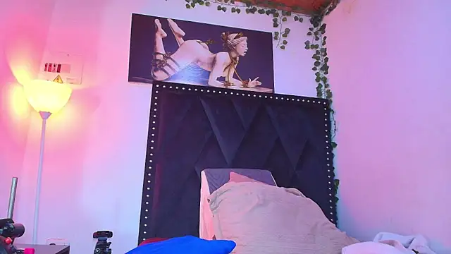 dafne queenn online show from 11-22-25, 12:48