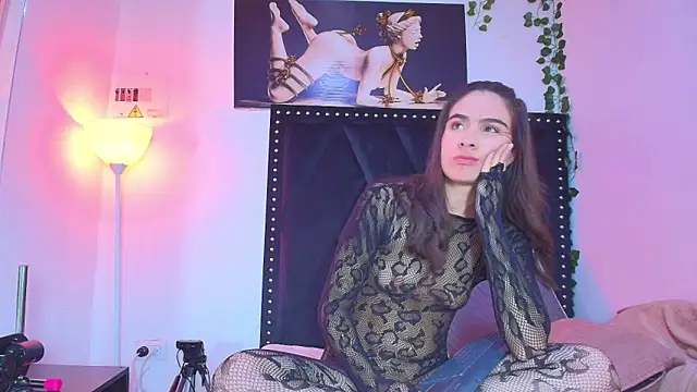 dafne queenn online show from 11-14-25, 01:04