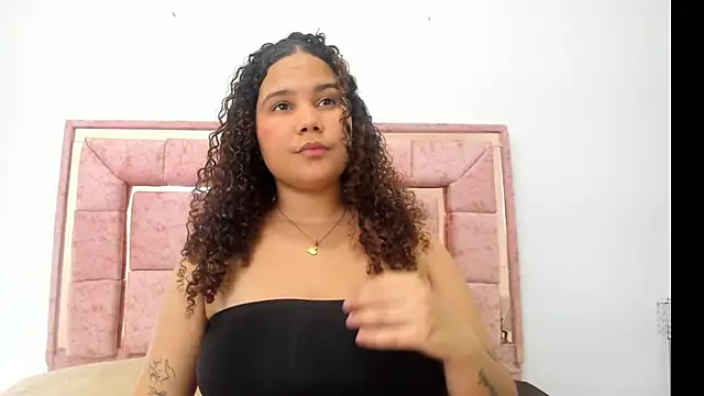 Snapshot of zoee_lovv chatting on 02-27-25, 06:57 zoee lovv online show from 02-27-25, 06:57