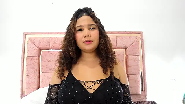 Snapshot of zoee_lovv chatting on 02-05-25, 06:24 zoee lovv online show from 02-05-25, 06:24