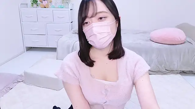 Snapshot of Yurie_ chatting on 02-08-25, 11:01 Yurie  online show from 02-08-25, 11:01