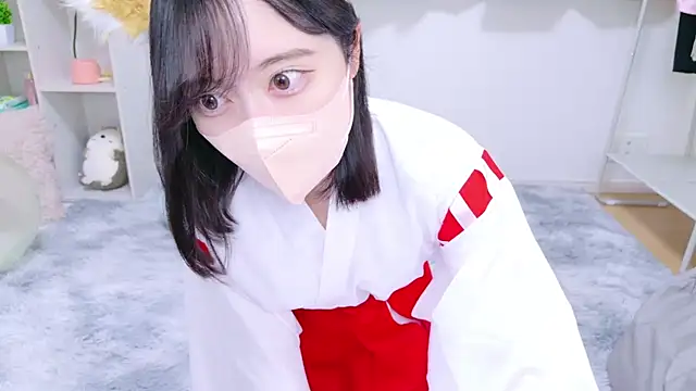 Snapshot of Yurie_ chatting on 01-05-25, 02:17 Yurie  online show from 01-05-25, 02:17