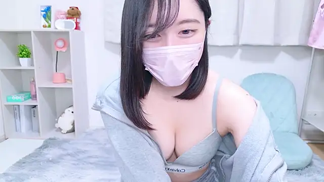 Snapshot of Yurie_ chatting on 02-01-25, 02:13 Yurie  online show from 02-01-25, 02:13