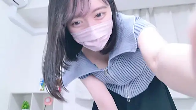 Snapshot of Yurie_ chatting on 02-01-25, 02:47 Yurie  online show from 02-01-25, 02:47