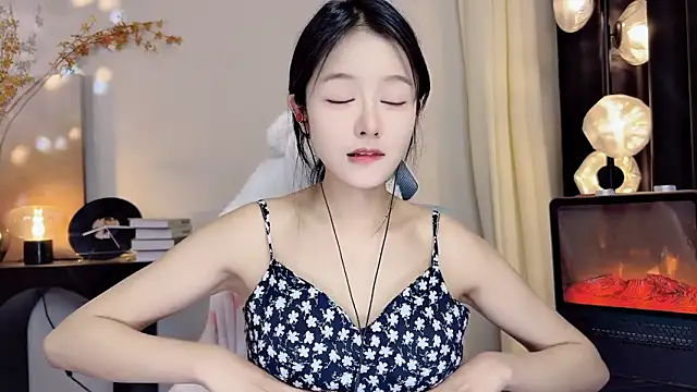 xiaodaibabyy online show from 03-01-25, 04:54