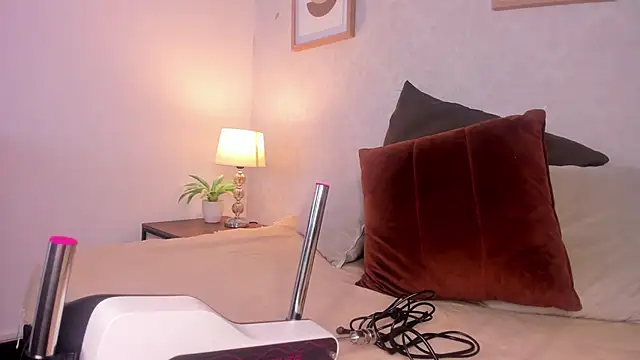 Snapshot of Caroline_dh chatting on 05-23-26, 11:42 Caroline dh online show from 05-23-26, 11:42