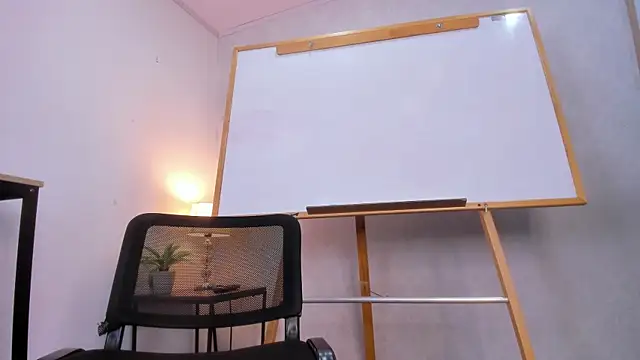 Snapshot of Caroline_dh chatting on 04-20-26, 10:29 Caroline dh online show from 04-20-26, 10:29