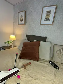 Snapshot of Caroline_dh chatting on 05-25-26, 10:36 Caroline dh online show from 05-25-26, 10:36