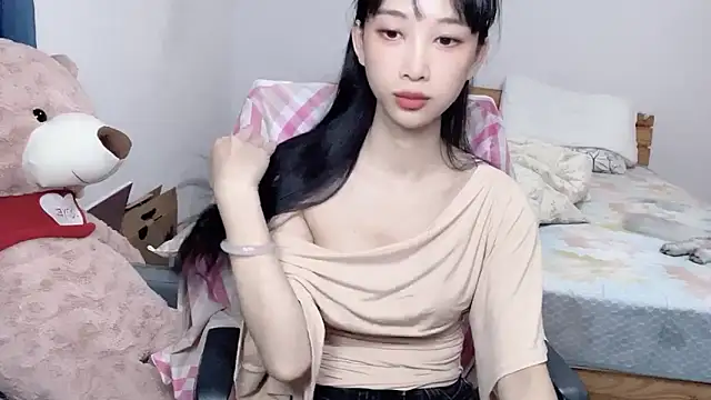 Lili-2 online show from 10-12-25, 12:39