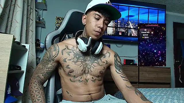 Nickhot0609 online show from 01-10-26, 03:02