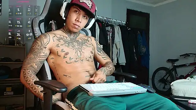 Nickhot0609 online show from 10-10-25, 04:24