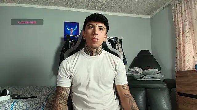 Nickhot0609 online show from 03-05-26, 09:43