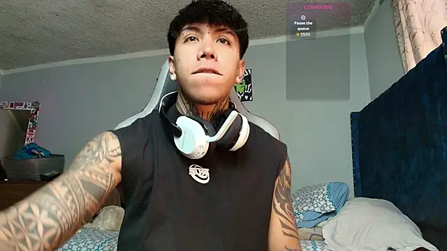 Nickhot0609 online show from 10-13-25, 05:25