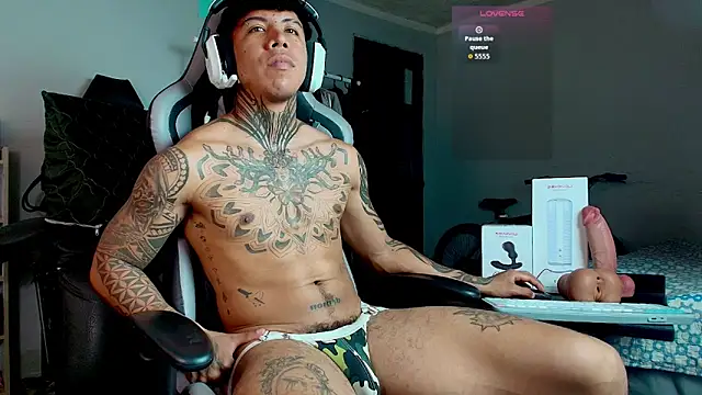 Nickhot0609 online show from 10-08-25, 07:25