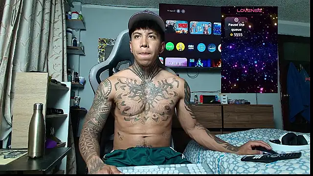 Nickhot0609 online show from 01-12-26, 04:08