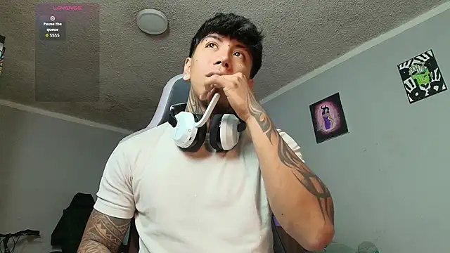 Nickhot0609 online show from 10-16-25, 01:58