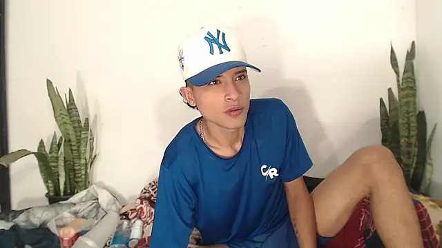 Snapshot of Edward_Milleer chatting on 10-06-25, 01:51 Edward Milleer online show from 10-06-25, 01:51
