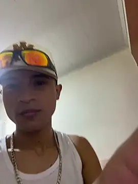 Snapshot of Edward_Milleer chatting on 12-28-24, 04:30 Edward Milleer online show from 12-28-24, 04:30