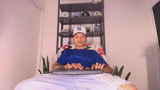 Edward Milleer online show from 12-18-25, 04:11