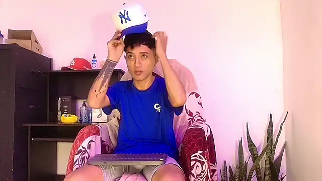 Snapshot of Edward_Milleer chatting on 09-27-25, 11:33 Edward Milleer online show from 09-27-25, 11:33