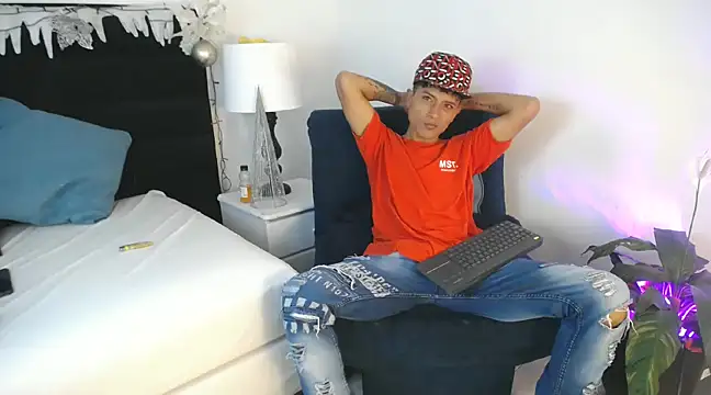 Snapshot of Edward_Milleer chatting on 12-23-24, 03:11 Edward Milleer online show from 12-23-24, 03:11