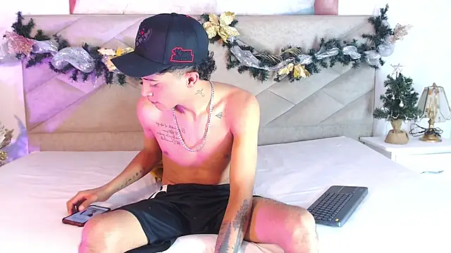 Snapshot of Edward_Milleer chatting on 12-07-24, 06:15 Edward Milleer online show from 12-07-24, 06:15