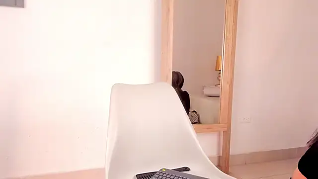 Paige smith online show from 02-11-25, 01:52