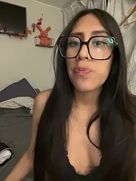 AleFantasy0001 online show from 11-04-25, 04:16