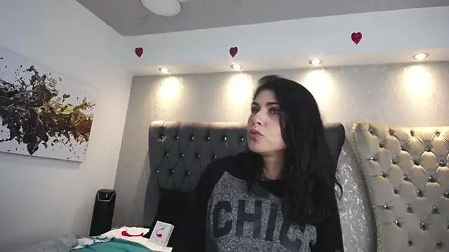 Snapshot of Melodi_Roux chatting on 03-04-25, 03:15 Melodi Roux online show from 03-04-25, 03:15