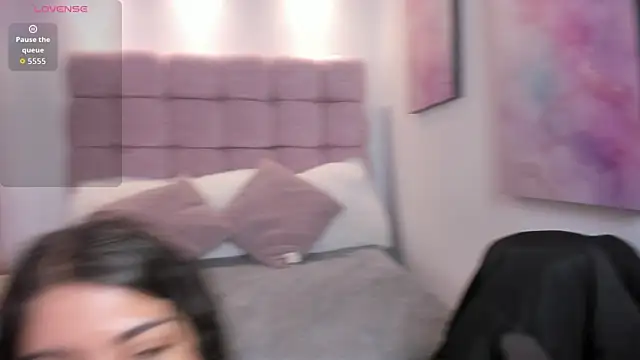 Snapshot of Melodi_Roux chatting on 06-12-26, 01:09 Melodi Roux online show from 06-12-26, 01:09