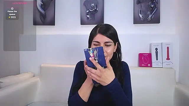 Melodi Roux online show from 11-26-25, 01:22