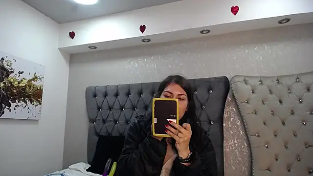 Snapshot of Melodi_Roux chatting on 03-01-25, 12:34 Melodi Roux online show from 03-01-25, 12:34