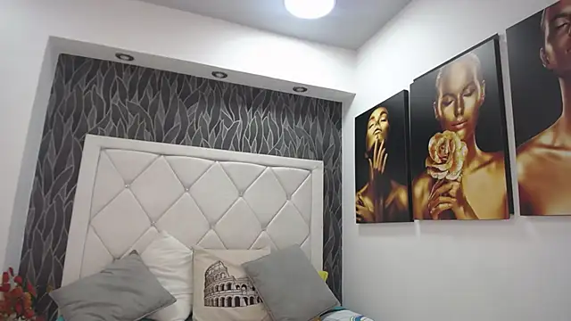 Snapshot of Melodi_Roux chatting on 03-02-25, 01:09 Melodi Roux online show from 03-02-25, 01:09