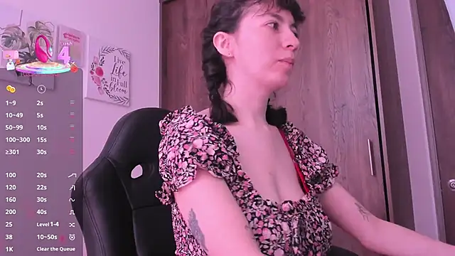 Snapshot of Electraa_fox chatting on 03-18-25, 04:06 Electraa fox online show from 03-18-25, 04:06