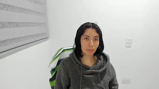 Snapshot of Electraa_fox chatting on 10-17-25, 12:58 Electraa fox online show from 10-17-25, 12:58