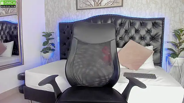 Snapshot of MattDevon chatting on 03-18-25, 05:23 MattDevon online show from 03-18-25, 05:23