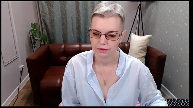 Cutie Erikaa1 online show from 11-14-25, 02:15