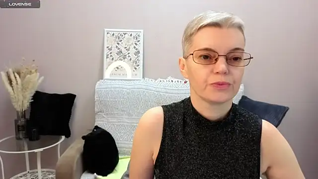 Cutie Erikaa1 online show from 11-19-25, 02:22