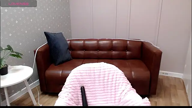 Cutie Erikaa1 online show from 12-17-25, 02:27