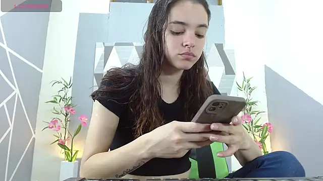 Mia-kalinfa online show from 01-30-25, 10:51