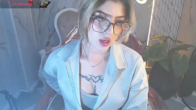 Kitty fox b online show from 10-31-25, 01:02