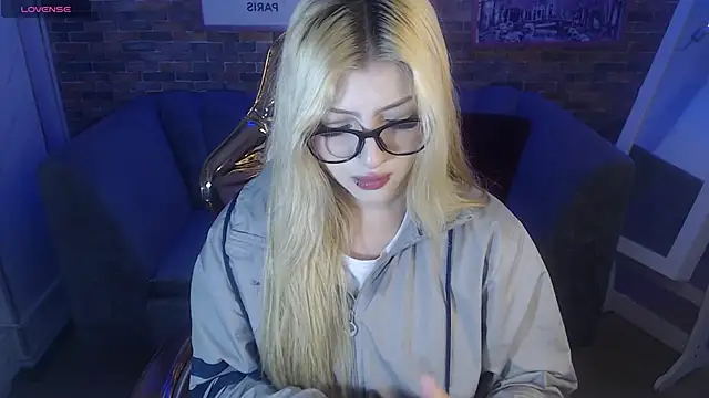 Kitty fox b online show from 03-18-25, 12:50