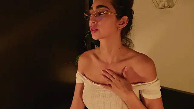 Snapshot of Scarlett_grand chatting on 02-11-26, 03:28 Scarlett grand online show from 02-11-26, 03:28